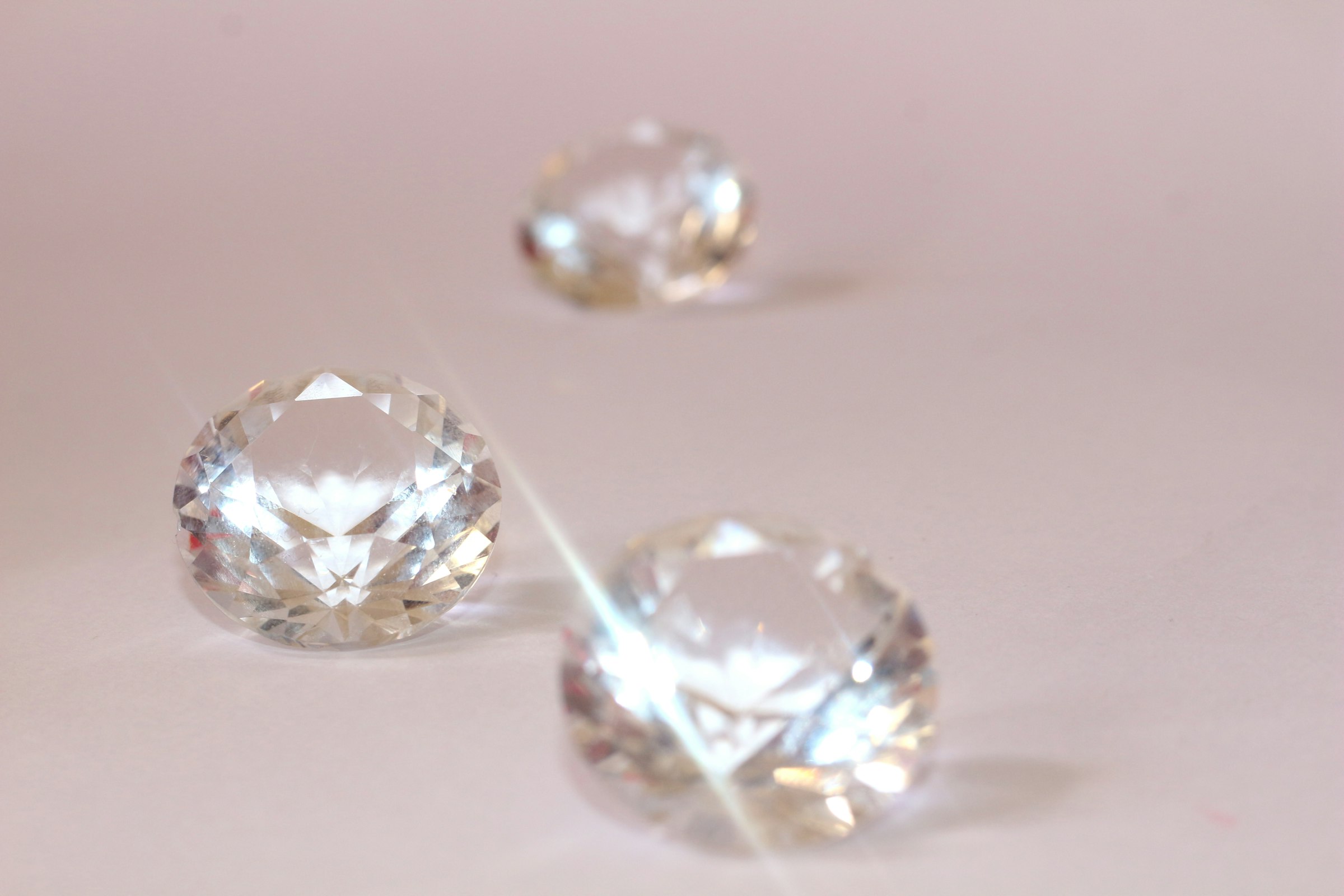 How to Choose the Right Diamond Shape: Silhouette & Ratio Guide